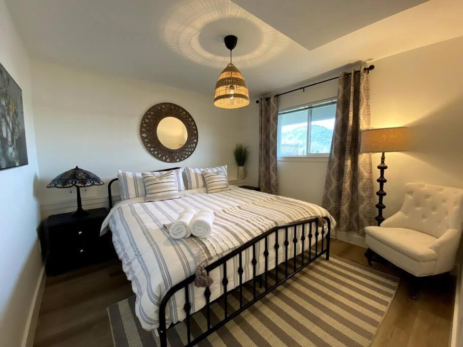 Cozy Lakeview Suite Victoria Exterior photo